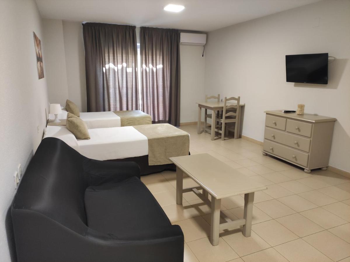 Apartamentos Puerta Del Sur Sevilla Buitenkant foto