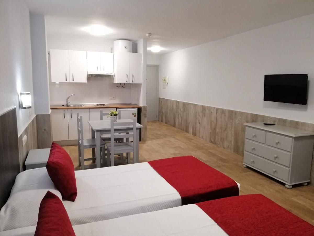 Apartamentos Puerta Del Sur Sevilla Buitenkant foto