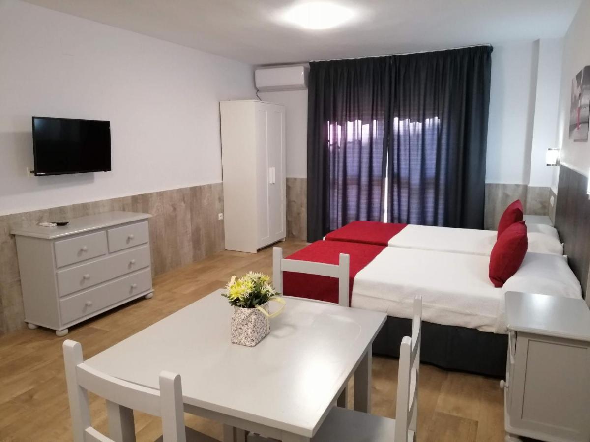 Apartamentos Puerta Del Sur Sevilla Buitenkant foto