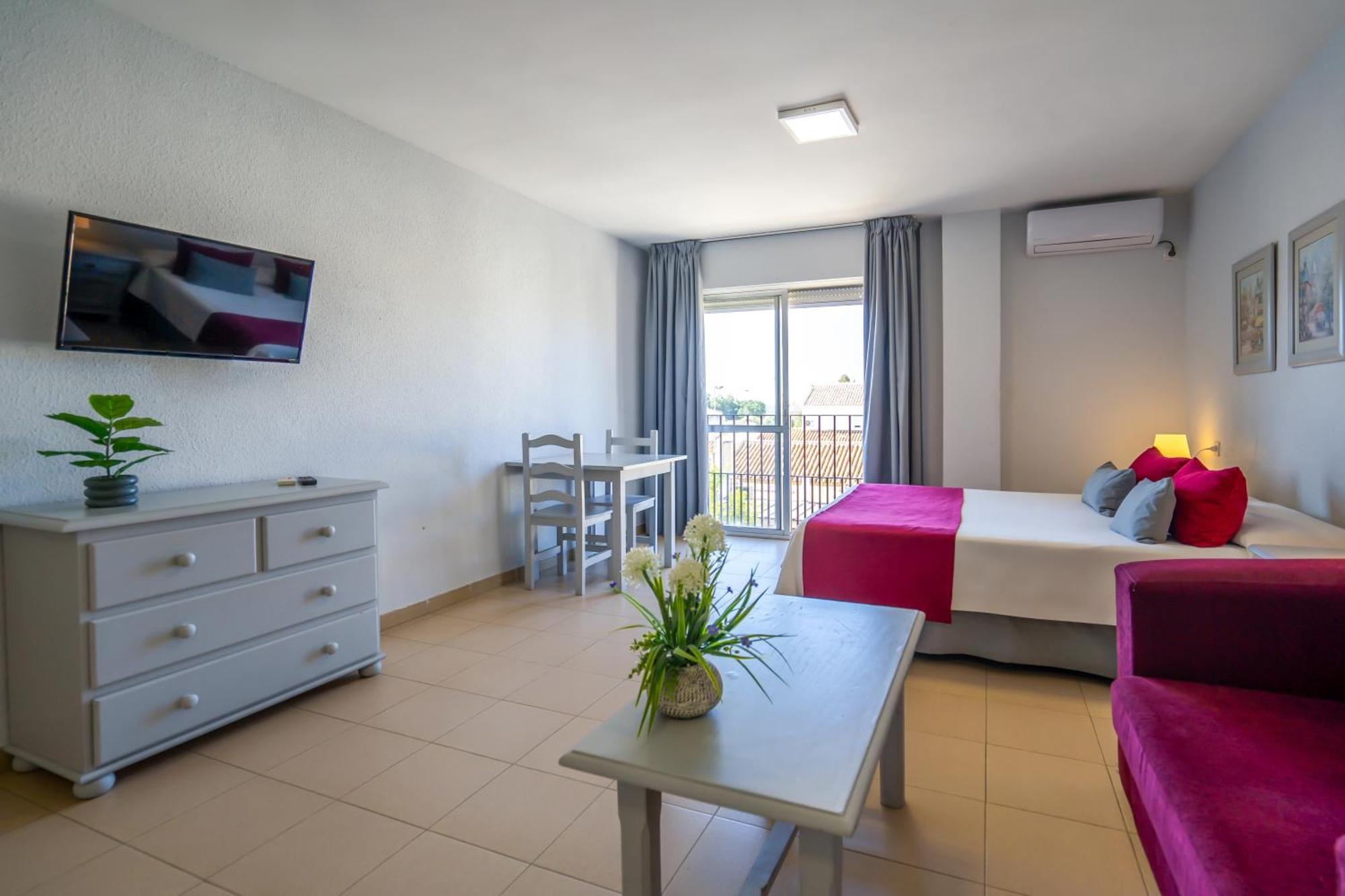 Apartamentos Puerta Del Sur Sevilla Buitenkant foto