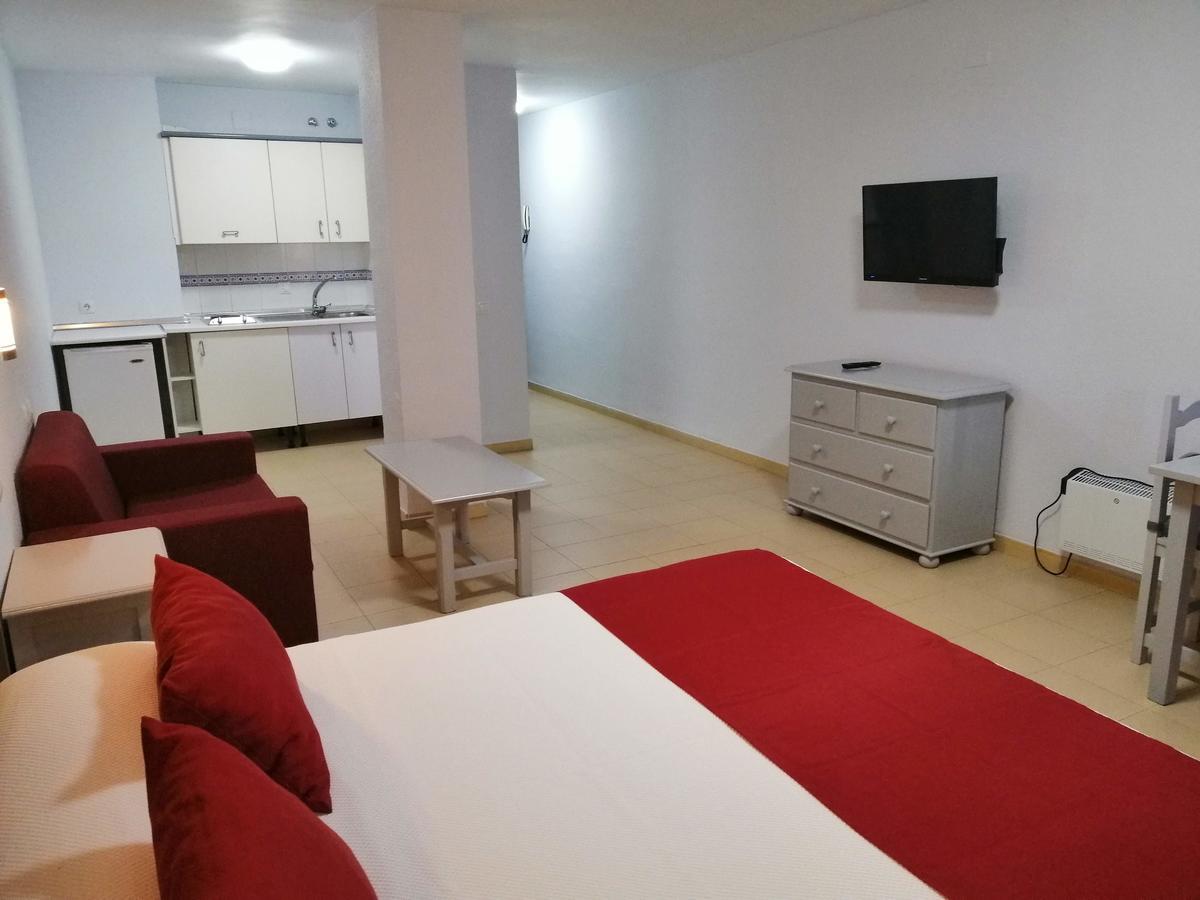 Apartamentos Puerta Del Sur Sevilla Buitenkant foto